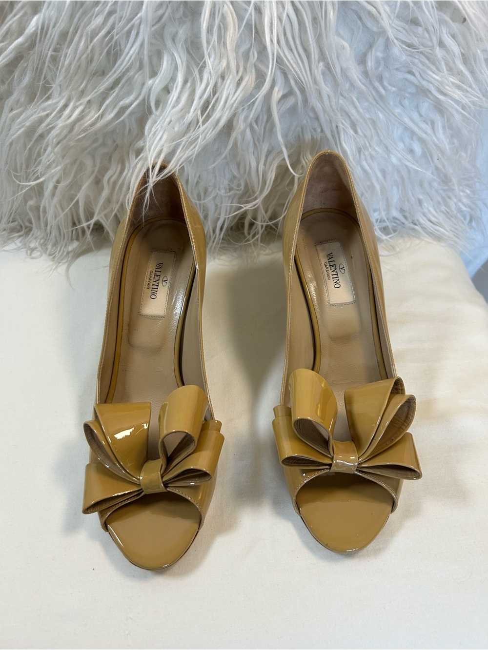 Valentino Beige Patent leather peep-toe with Bow size 38